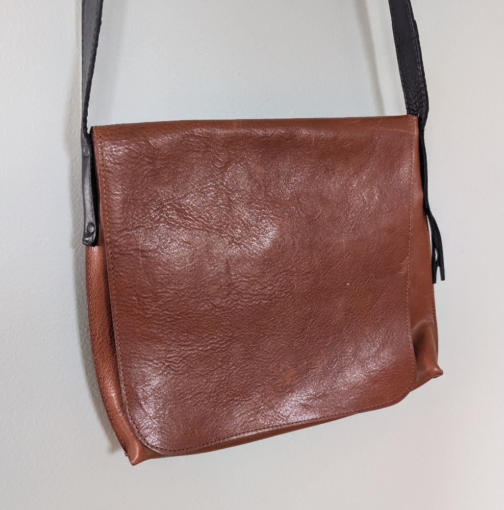 Leather Crossbody Bag in Brown - Classic Everyday Style - Picture 2 of 9